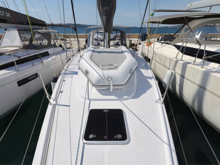 Sailboat to hire Biograd na Moru at the best price