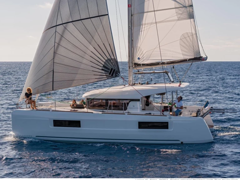 Catamaran to hire Alimos at the best price