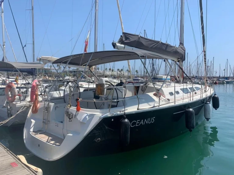 Sailboat hire in Barcelona - Jeanneau Sun Odyssey 43