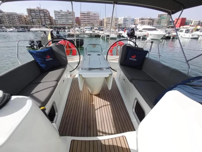 Yacht hire Barcelona cheap Sun Odyssey 43