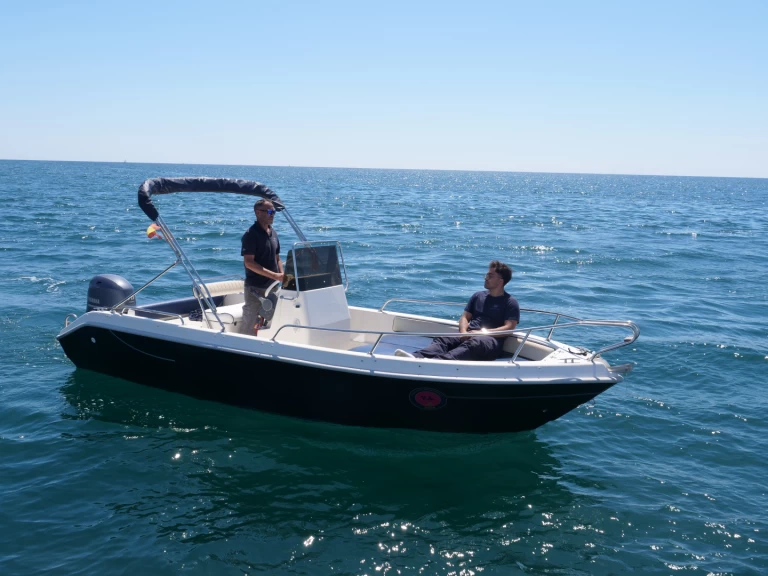 Yacht hire Empuriabrava cheap Freeboard 18