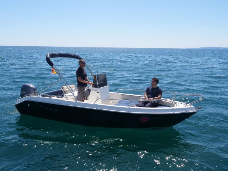 Hire a Miele Mare Freeboard 18 Empuriabrava
