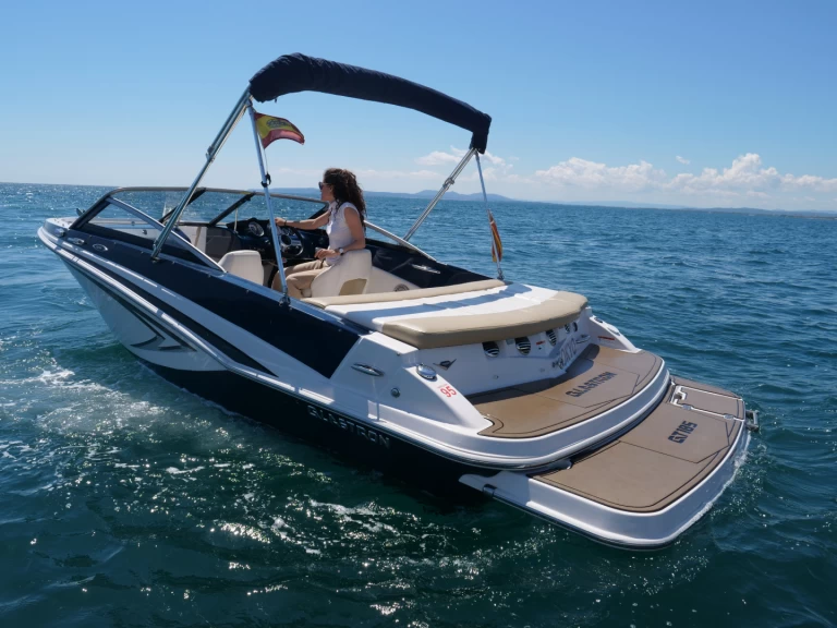 Hire Motorboat Glastron with a boat licence