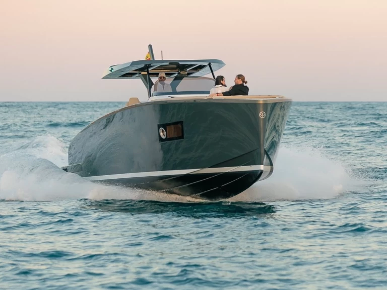 Hire a Tesoro T40 Mahón