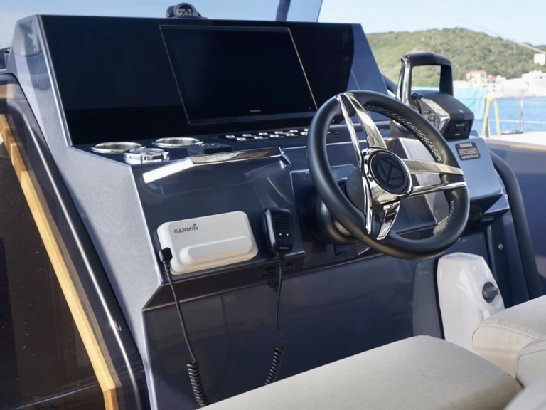 Charter a Tesoro T40 in Mahón on Samboat