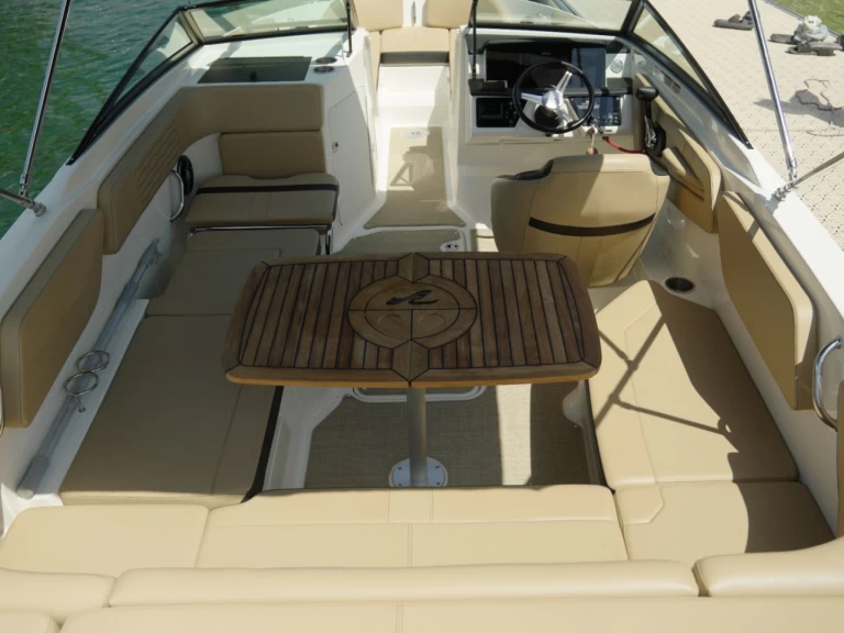 Motorboat to hire Aix-les-Bains at the best price