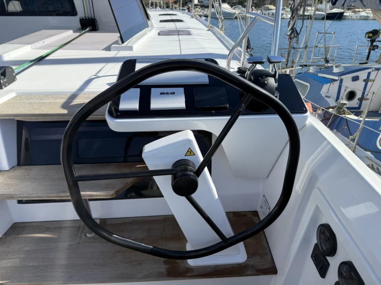 Yacht hire Six-Fours-les-Plages cheap Open 44
