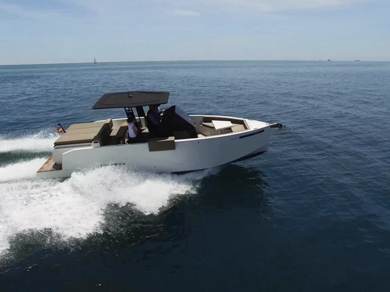 Charter a De Antonio D29 in Sag Harbor on Samboat