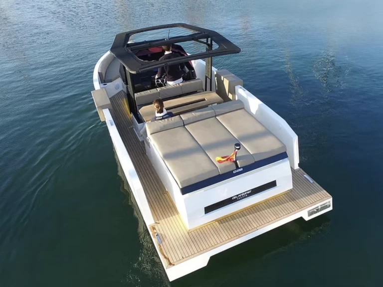 Motorboat to hire Sag Harbor at the best price