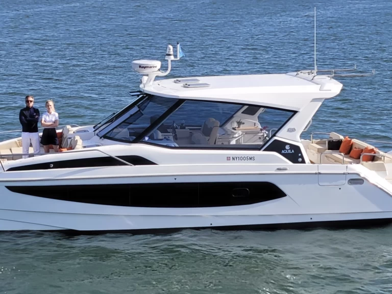 Hire Luxury Yacht Aquila with a boat licence