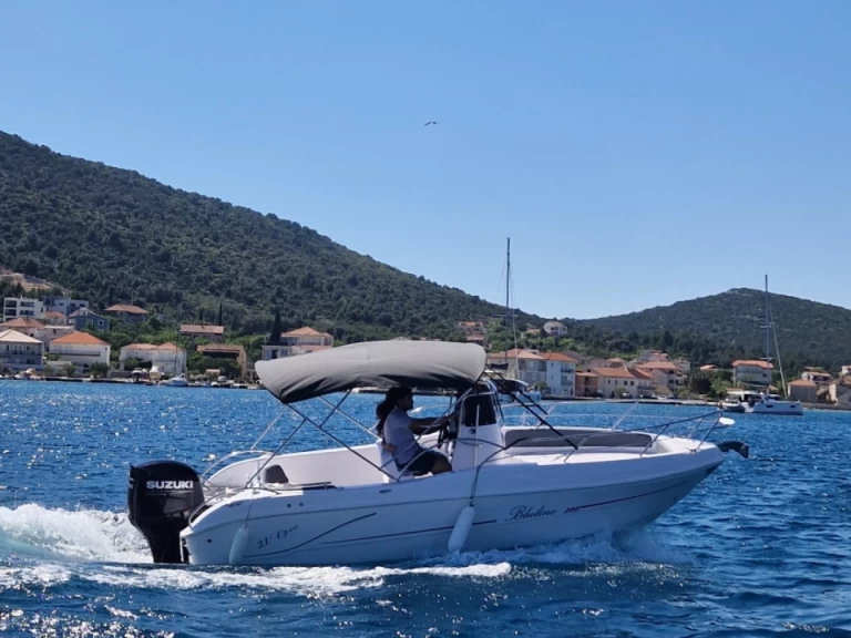 Hire Motorboat Bluline with a boat licence