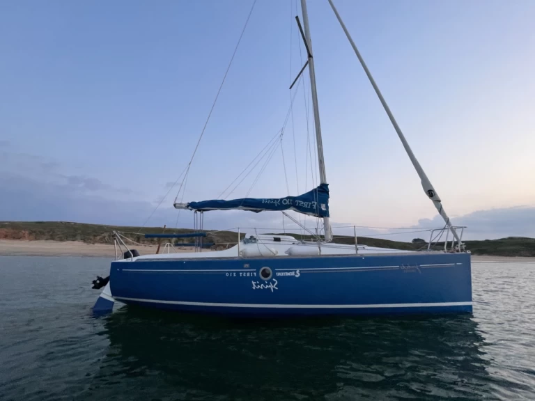 Sailboat hire in La Trinité-sur-Mer - Bénéteau First 210 Spirit