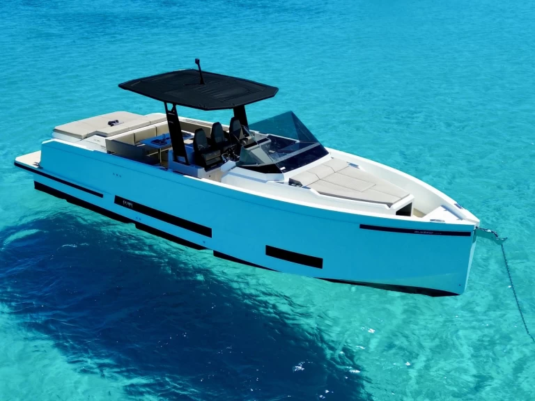 Motorboat to hire Marina Ibiza at the best price