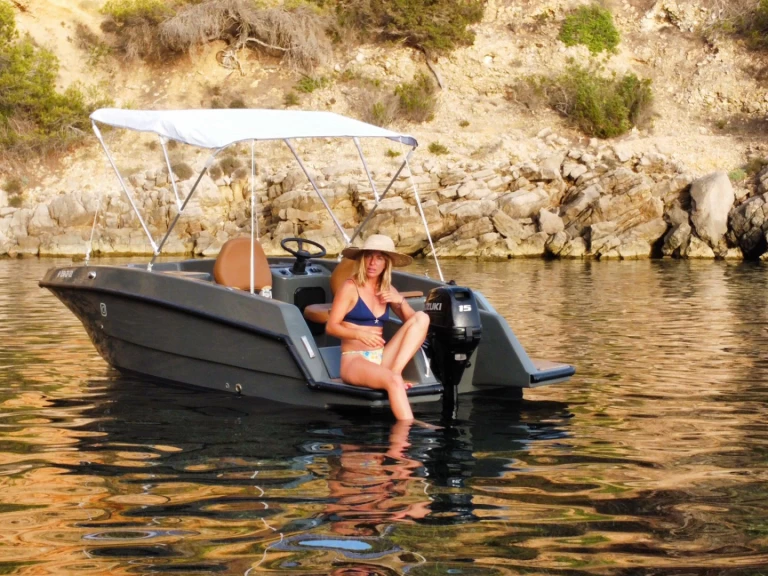 Yacht hire Santa Eulària des Riu cheap Magonis waves