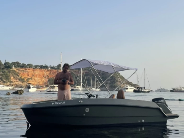 Motorboat hire in Santa Eulària des Riu - Magonis Magonis waves