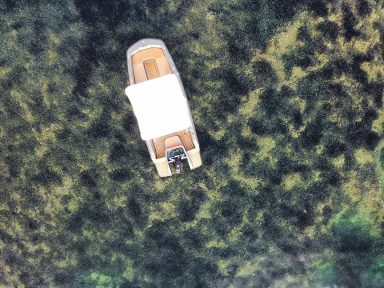 Motorboat to hire Santa Eulària des Riu at the best price