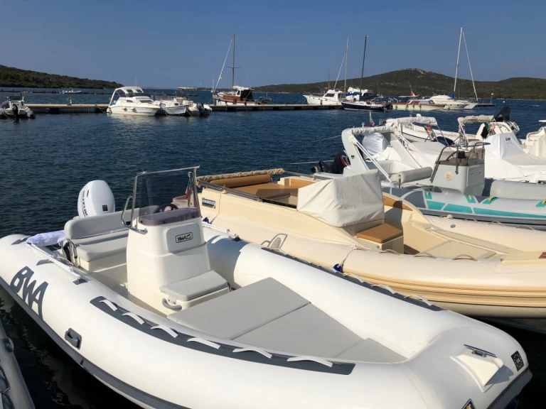Yacht hire Villasimius cheap California 550