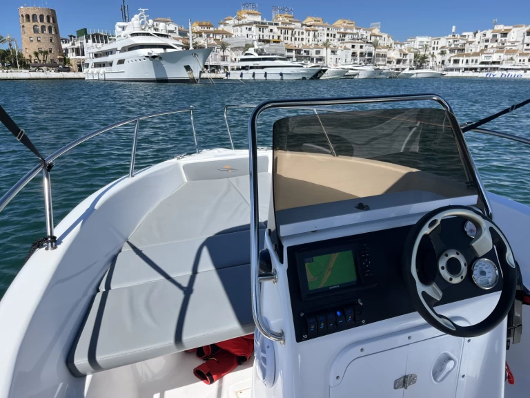 Hire a voraz 500 Puerto Deportivo de Lujo en Marbella