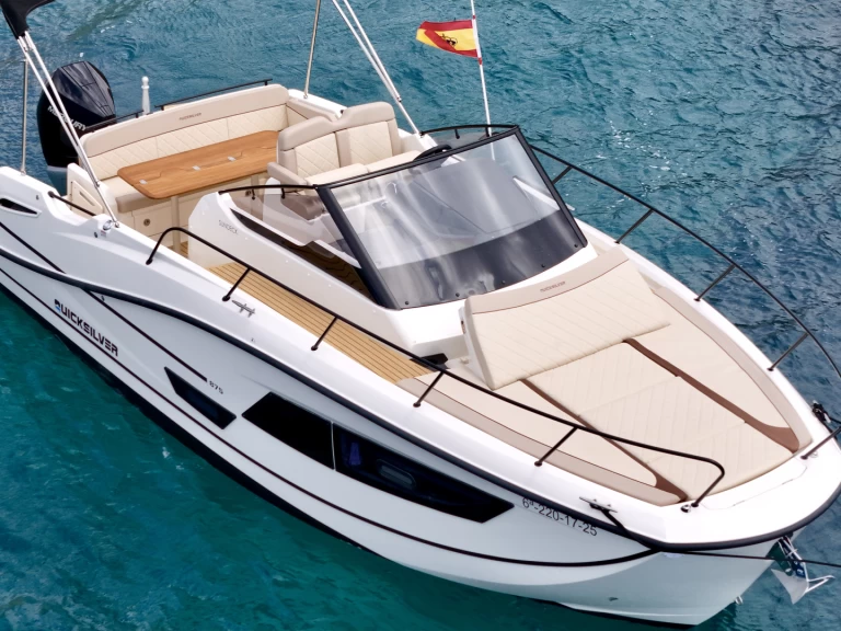 Hire Motorboat Quicksilver with a boat licence