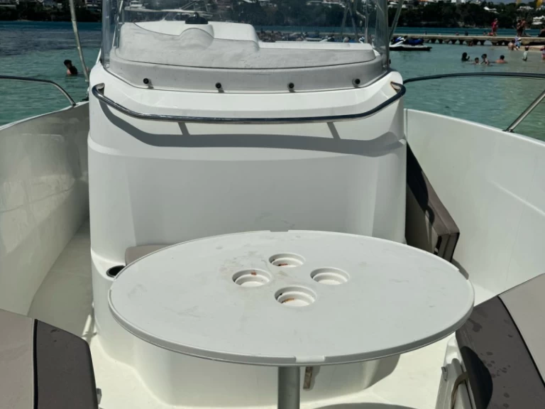 Charter a Jeanneau Cap Camarat 7.5 CC in Pointe-à-Pitre on Samboat