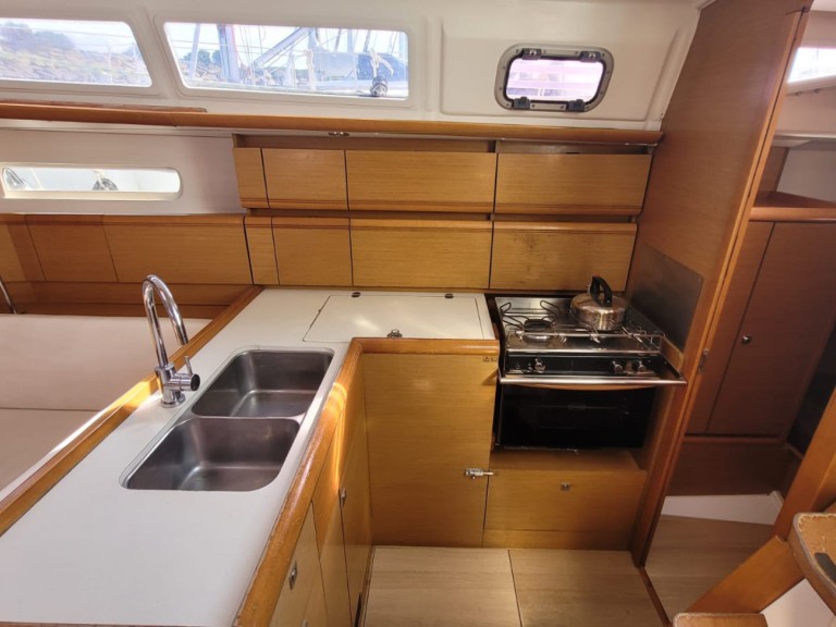 Sailboat to hire Saint-Quay-Portrieux at the best price