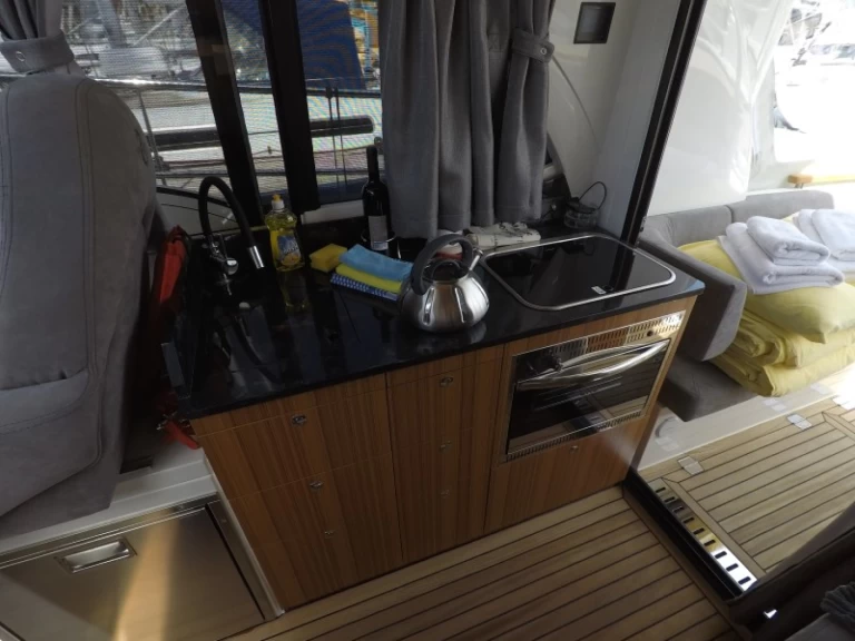 Yacht hire Šibenik cheap Marex 330 SCA