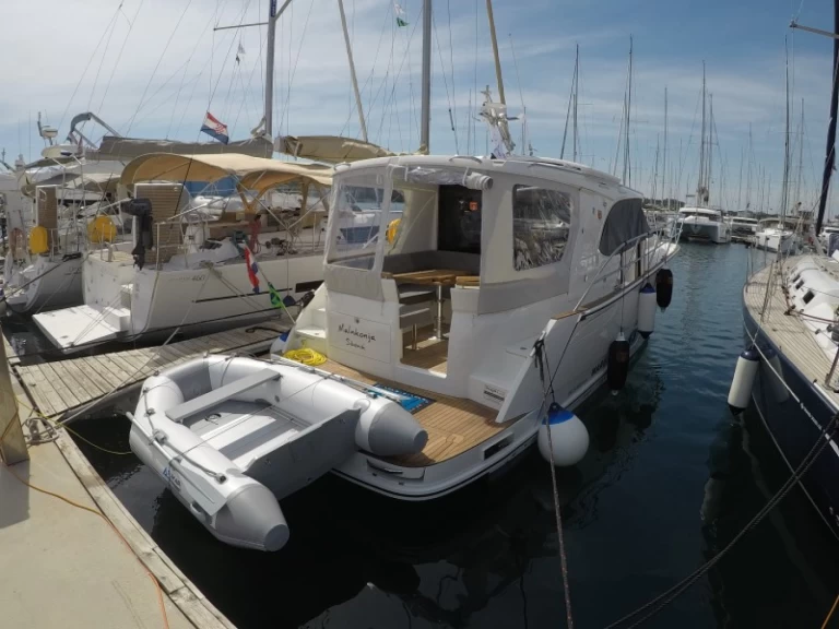 Yacht hire Šibenik cheap Marex 330 SCA