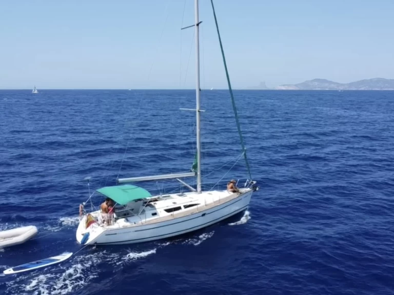Hire Sailboat Jeanneau with a boat licence