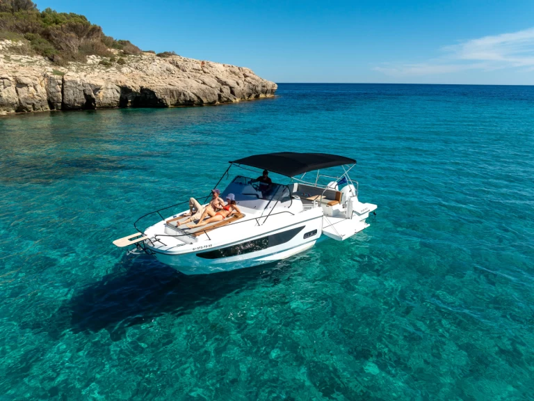 Hire a Bénéteau Flyer 9 Mahón