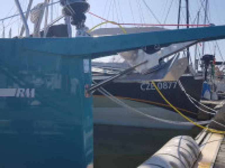 Yacht hire Larmor-Plage cheap RM 970