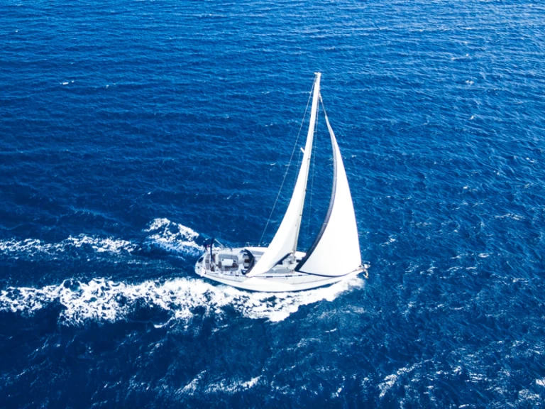 Hire Sailboat Bavaria with a boat licence