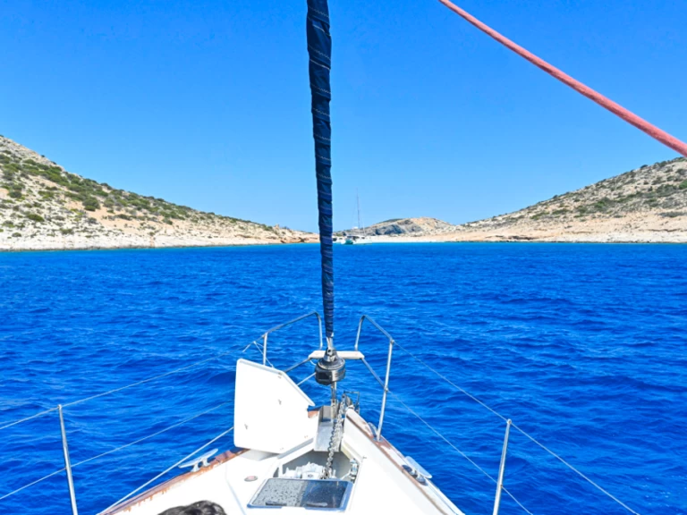 Hire a Bavaria Bavaria 47 Piso Livadi