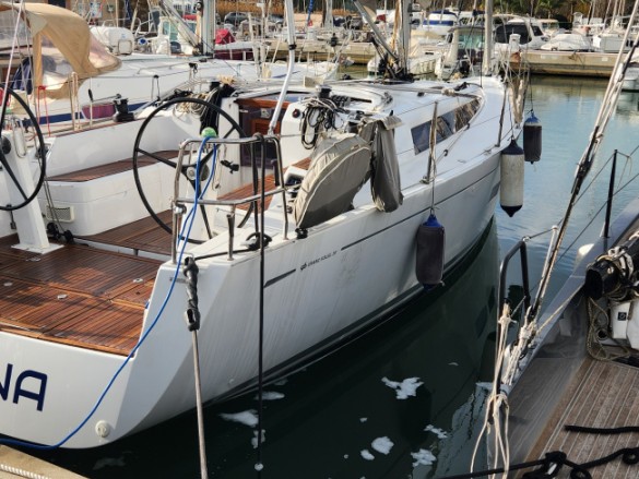 Charter a Grand Soleil Grand Soleil 39 in Larmor-Plage on Samboat