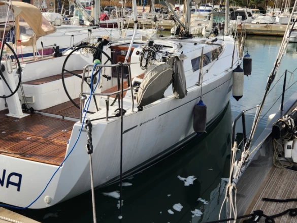 Charter a Grand Soleil Grand Soleil 39 in Larmor-Plage on Samboat