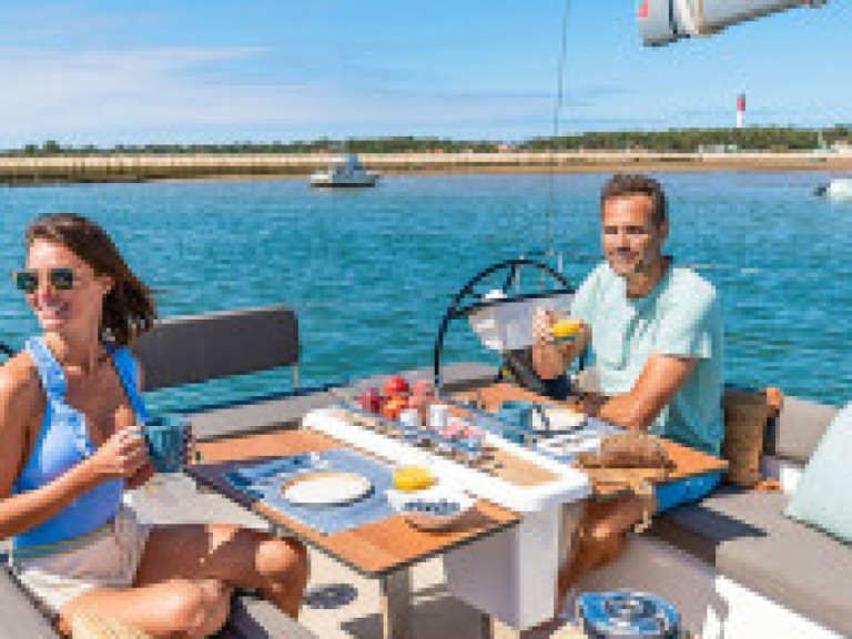 Charter a Dufour Dufour 37 in Larmor-Plage on Samboat