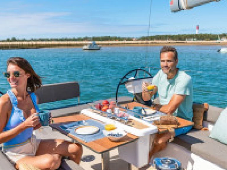 Charter a Dufour Dufour 37 in Larmor-Plage on Samboat