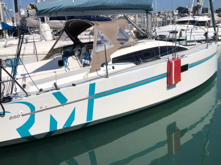 Charter a RM RM 890 in Larmor-Plage on Samboat