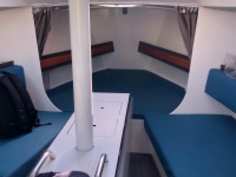 Sailboat to hire Larmor-Plage at the best price