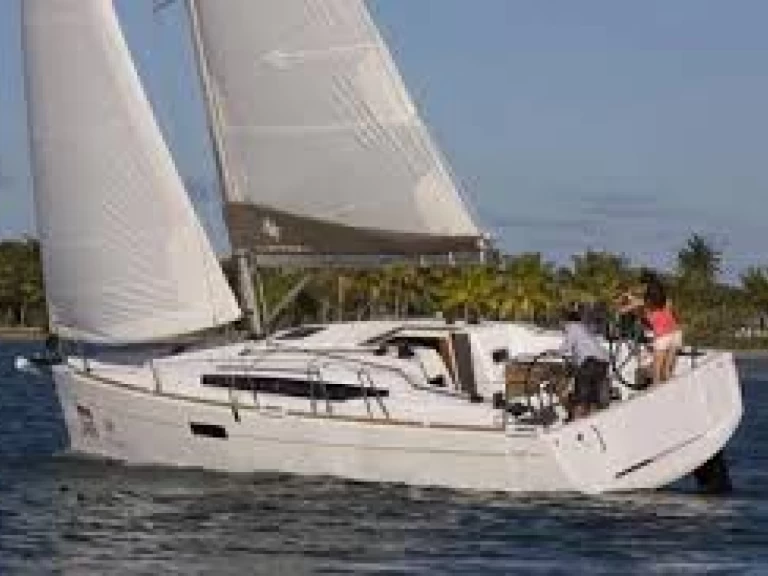 Sailboat hire in Larmor-Plage - Bénéteau Sun Odyssey 349