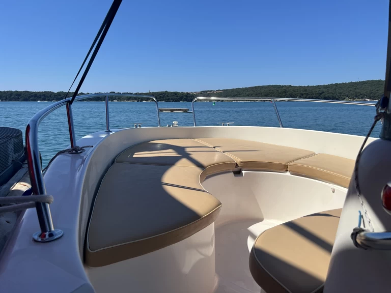 Hire Motorboat Marea with a boat licence