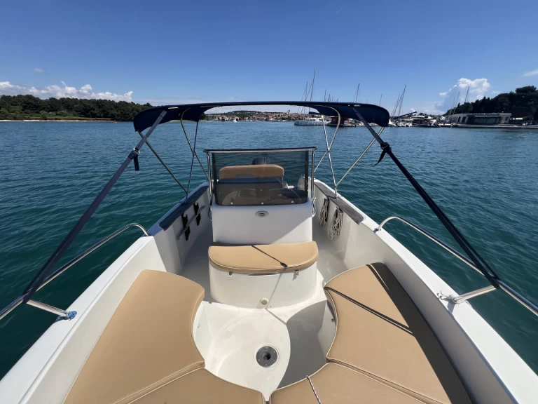 Yacht charter Medulin - Marea 22 on SamBoat