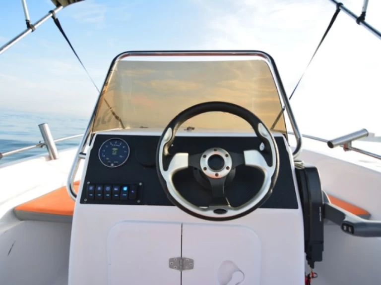 Hire a voraz 500 Puerto Deportivo de Lujo en Marbella