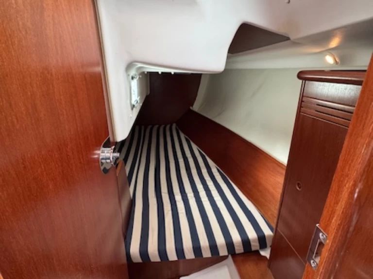 Sailboat hire in La Rochelle - Bénéteau First 31.7