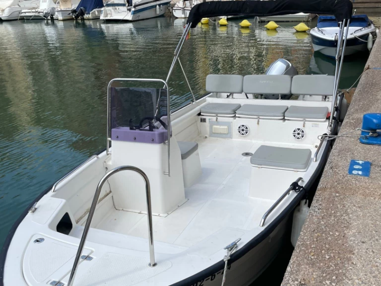Hire Motorboat Grand Boats with a boat licence