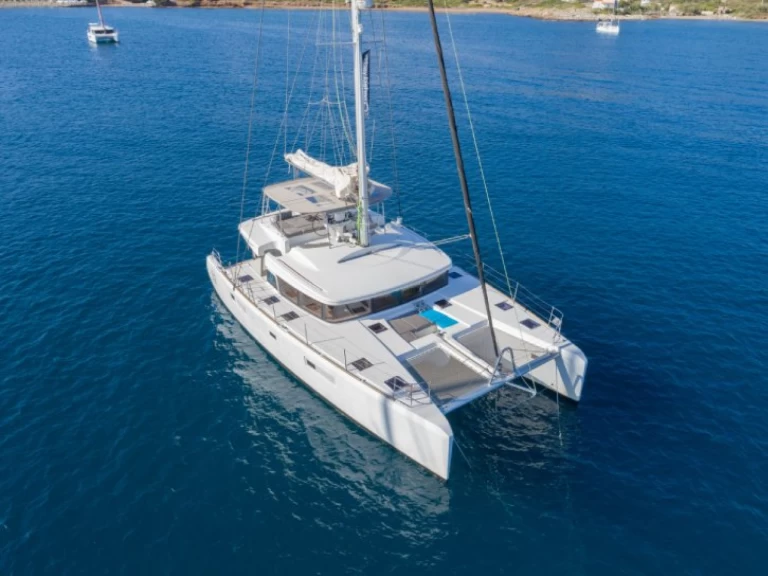 Hire Catamaran Lagoon with a boat licence
