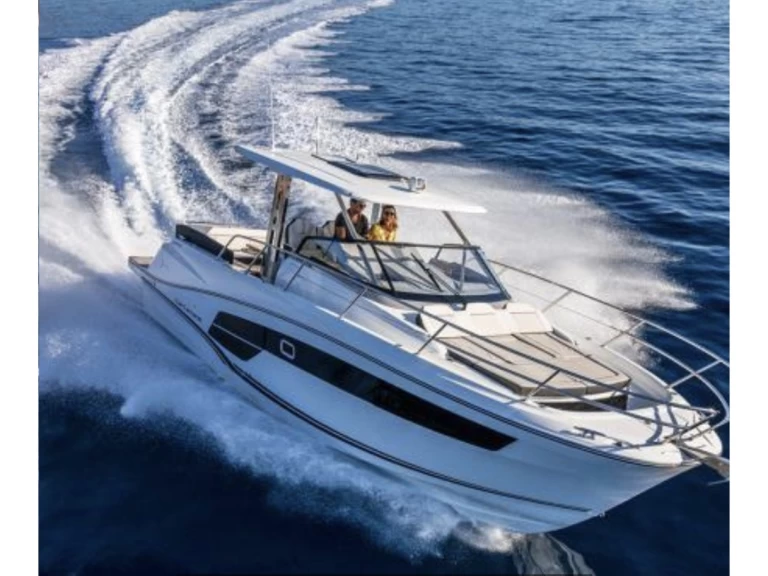 Yacht charter La Trinité-sur-Mer - Jeanneau Cap Camarat 10.5 WA on SamBoat