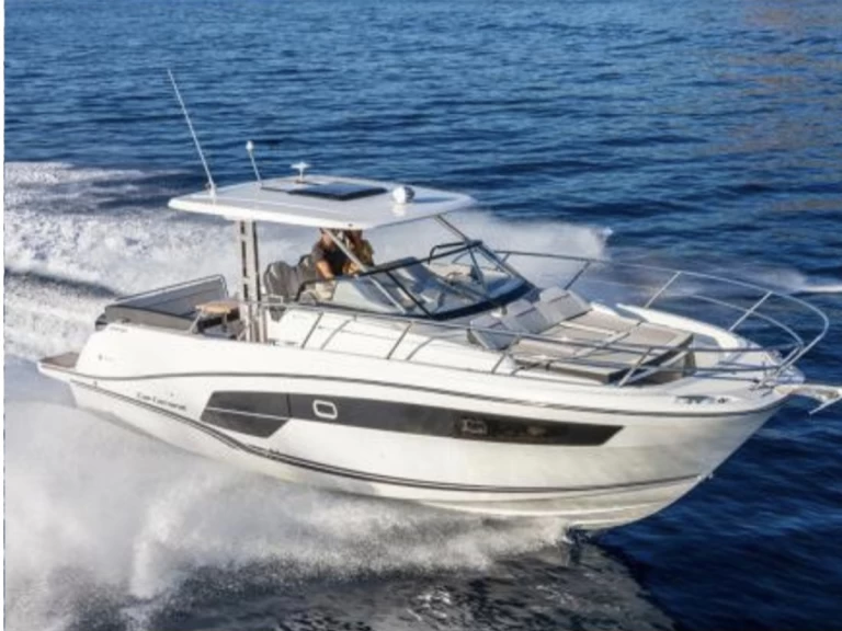 Hire a Jeanneau Cap Camarat 10.5 WA La Trinité-sur-Mer