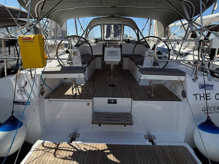 Hire Sailboat Bavaria with a boat licence