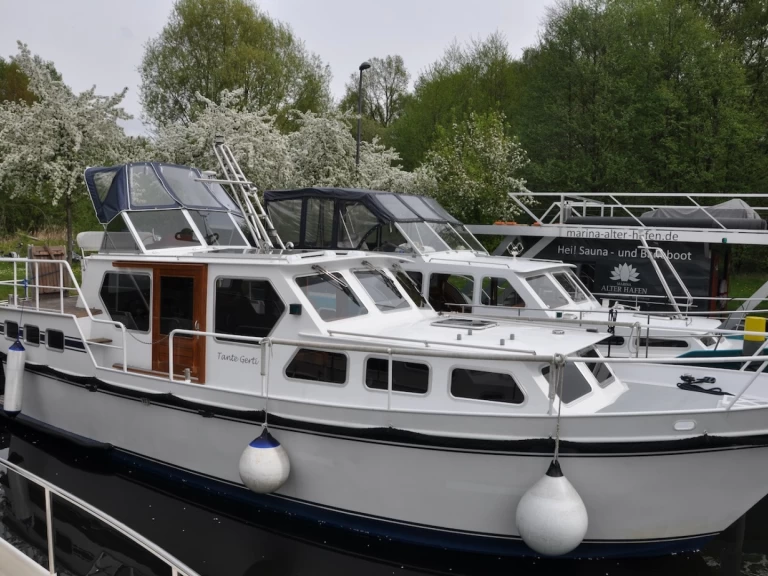 Hire a Gruno 38 Gruno 1050 Deluxe "Tante Gerti" Zehdenick