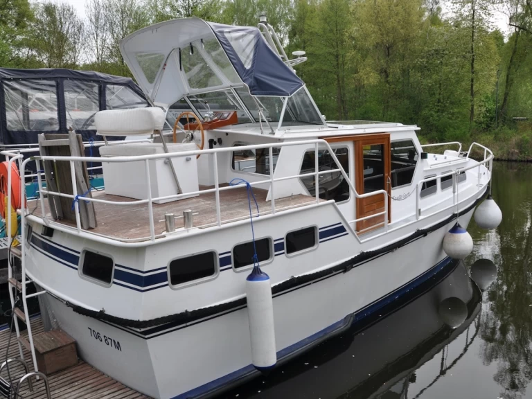Yacht hire Zehdenick cheap Gruno 1050 Deluxe "Tante Gerti"